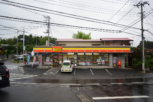 【平塚市片岡のアパートのコンビニ】