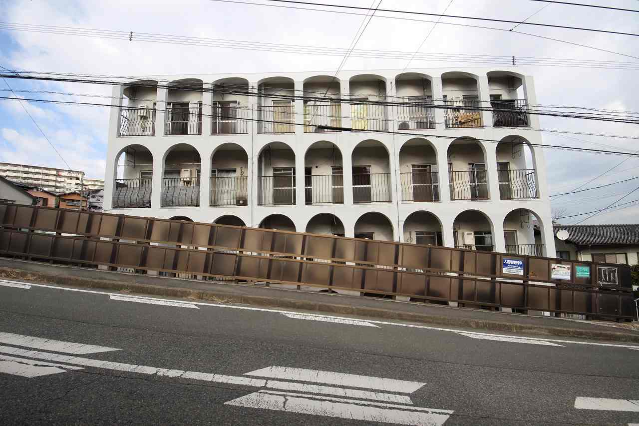 高峰ビルの建物外観