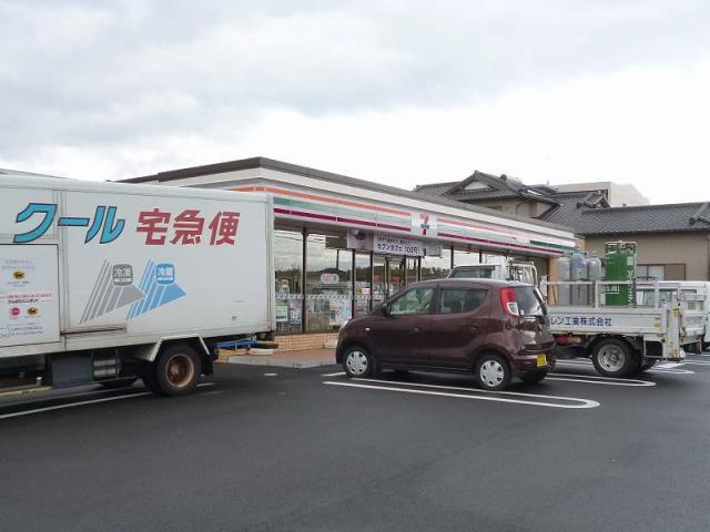 コンビニ　セブンイレブン（コンビニ）まで682m