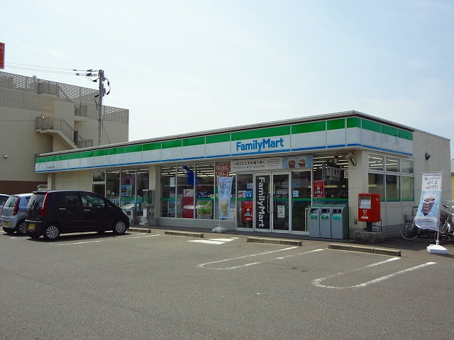 コンビニ　ファミリーマート大村杭出津一丁目店（コンビニ）まで545m