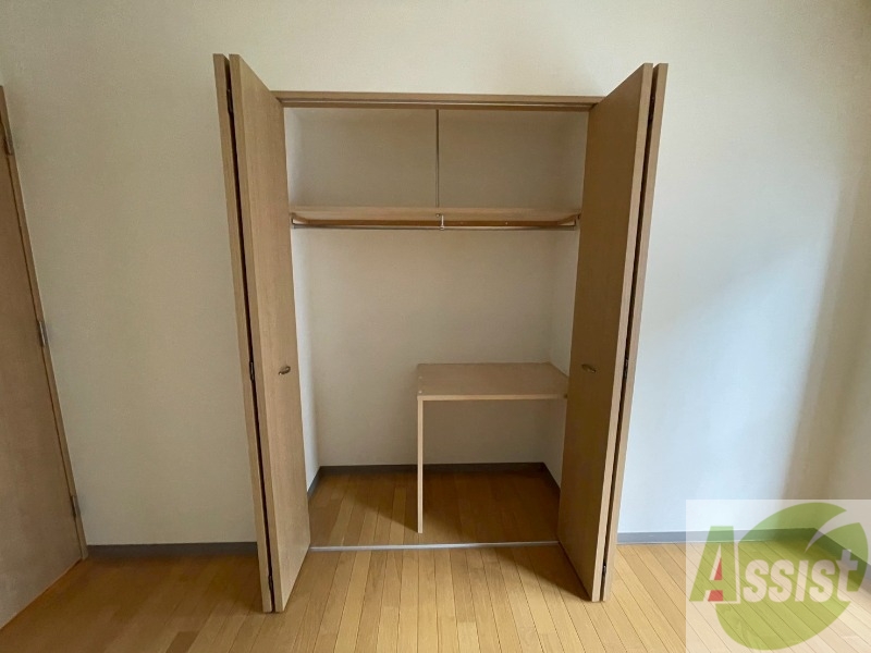 収納　寝室の収納です。部屋がすっきり片付きます。