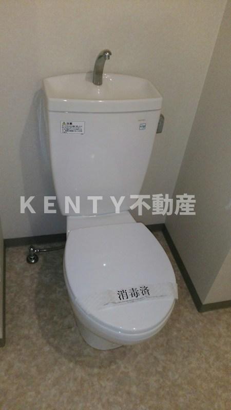 トイレ　落ち着いた色調のトイレです