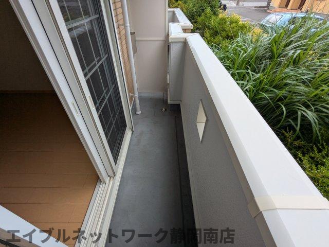 バルコニー　バルコニーからの眺めを楽しみながら食事をしませんか