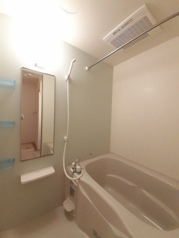 バス・シャワールーム　落ち着いた空間のお風呂です