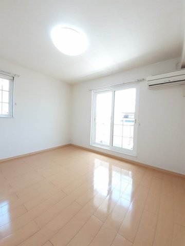 居室・リビング　こちらのリビングで趣味の時間をお楽しみください