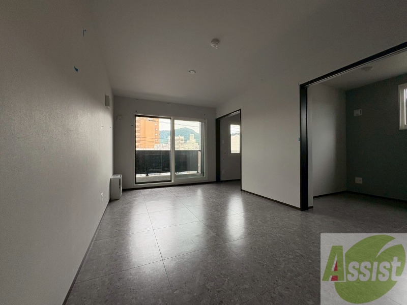 居室・リビング　広々としたリビングですね。使い勝手がよさそうですね！