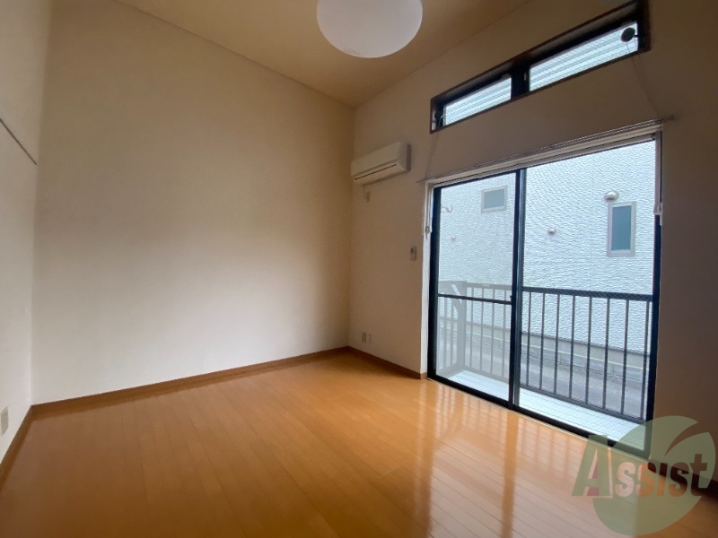 居室・リビング　陽当たりが良く、広々として過ごしやすそうです。