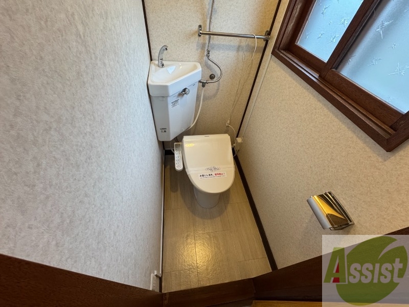 トイレ　こちらはトイレです。清潔感があり、安心して使用できます。