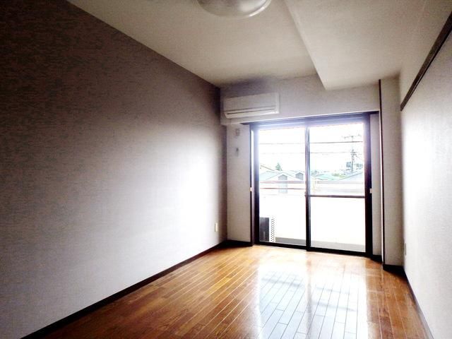 居室・リビング　★アクセントクロスがおしゃれな洋室★