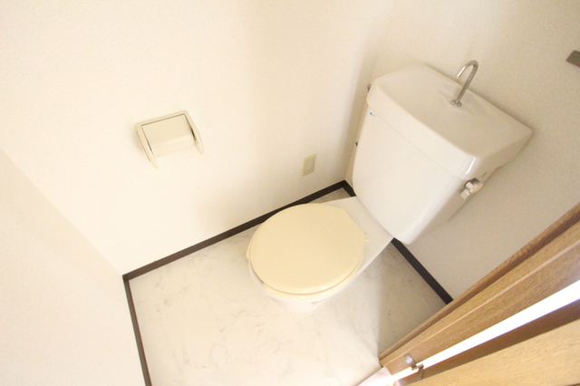 トイレ　※他のお部屋の参考写真です