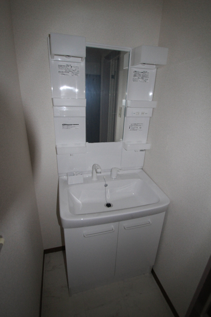 洗面設備　※他のお部屋の参考写真です