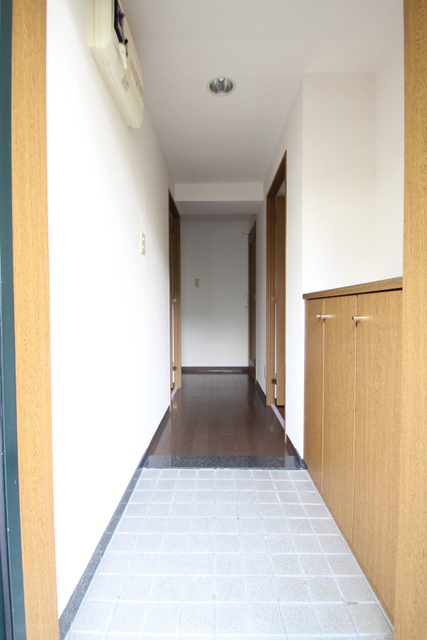 玄関　※他のお部屋の参考写真です