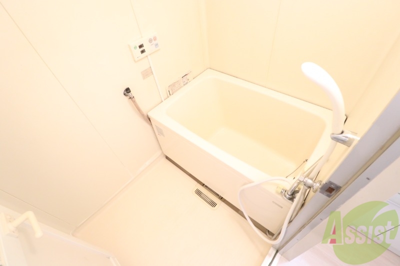 バス・シャワールーム　大きめのユニットバスはいってます