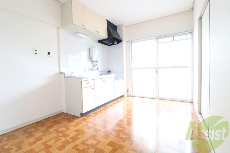 居室・リビング　南向きから光が差し込んでます