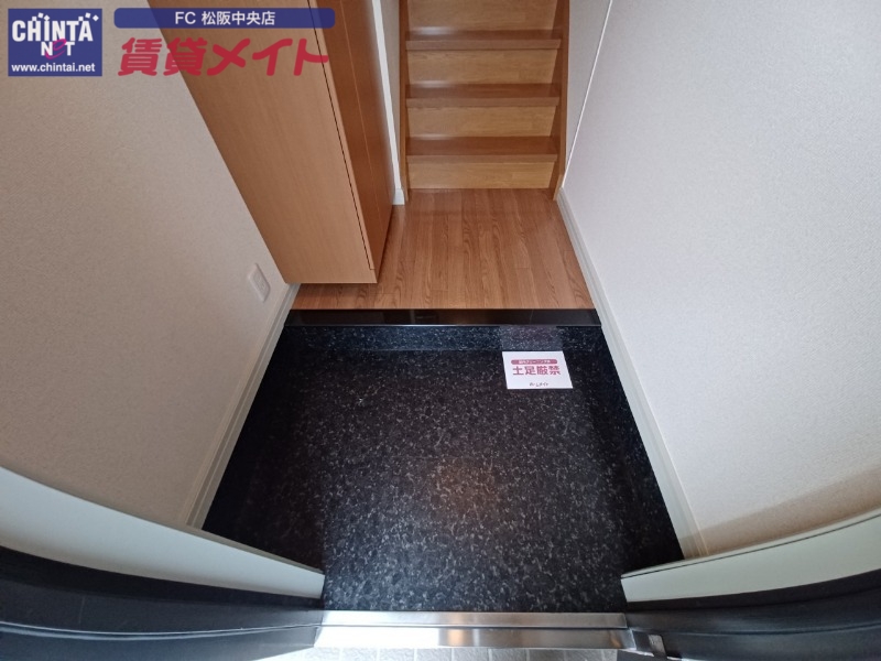 玄関　同型反転タイプのお写真です