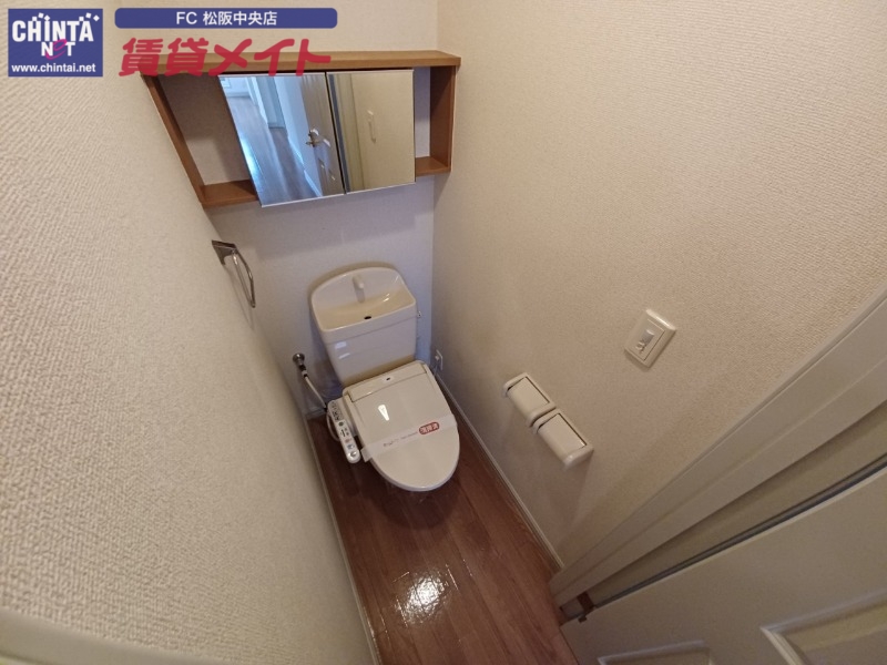 トイレ　同型反転タイプのお写真です