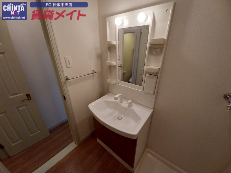 洗面設備　同型反転タイプのお写真です