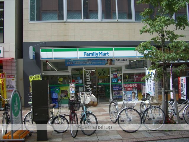 コンビニ　ファミリーマート（コンビニ）まで141m