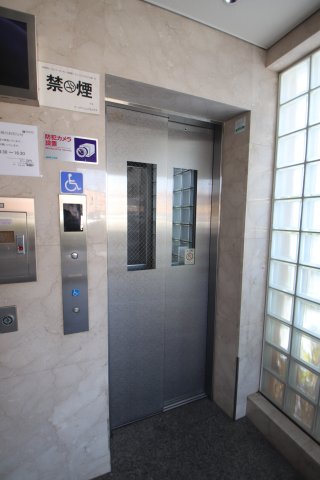 エントランス　エレベーター