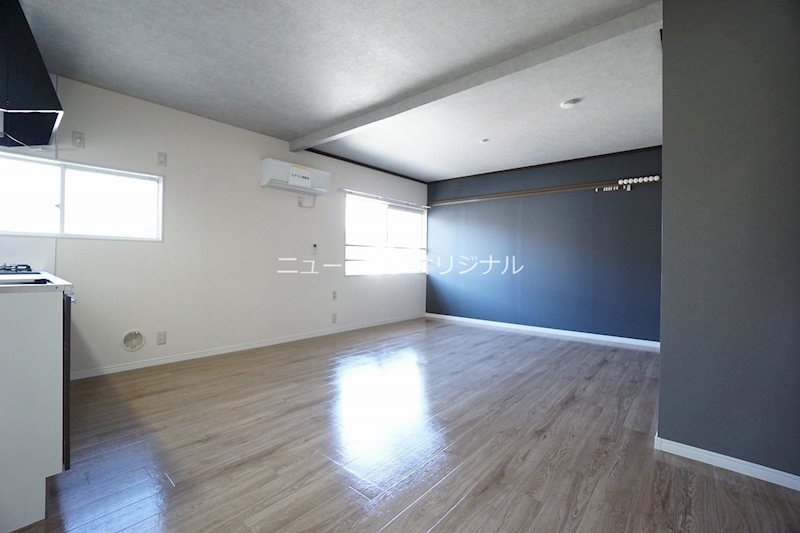 居室・リビング　11帖超えの開放的な空間☆快適生活を支えるエアコン付き☆