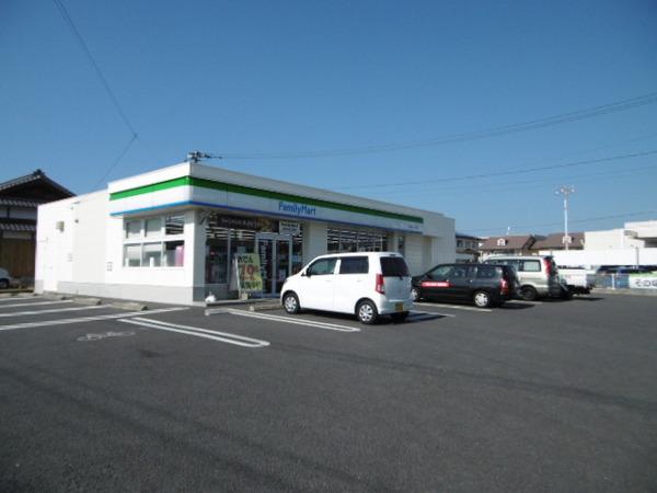 コンビニ　ファミリーマート大村松並二丁目店（コンビニ）まで687m