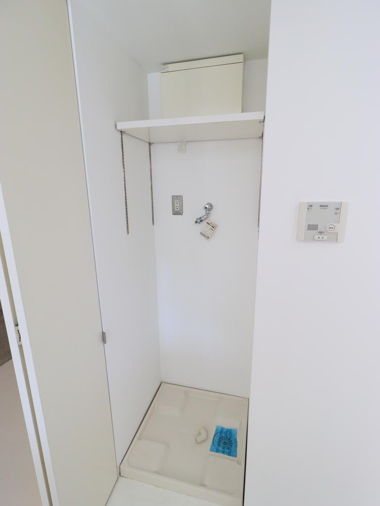 洗面設備　収納できる洗濯機置き場