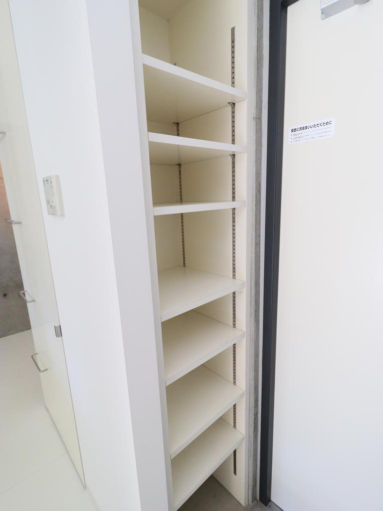 玄関　高さ調整可能シューズBOX