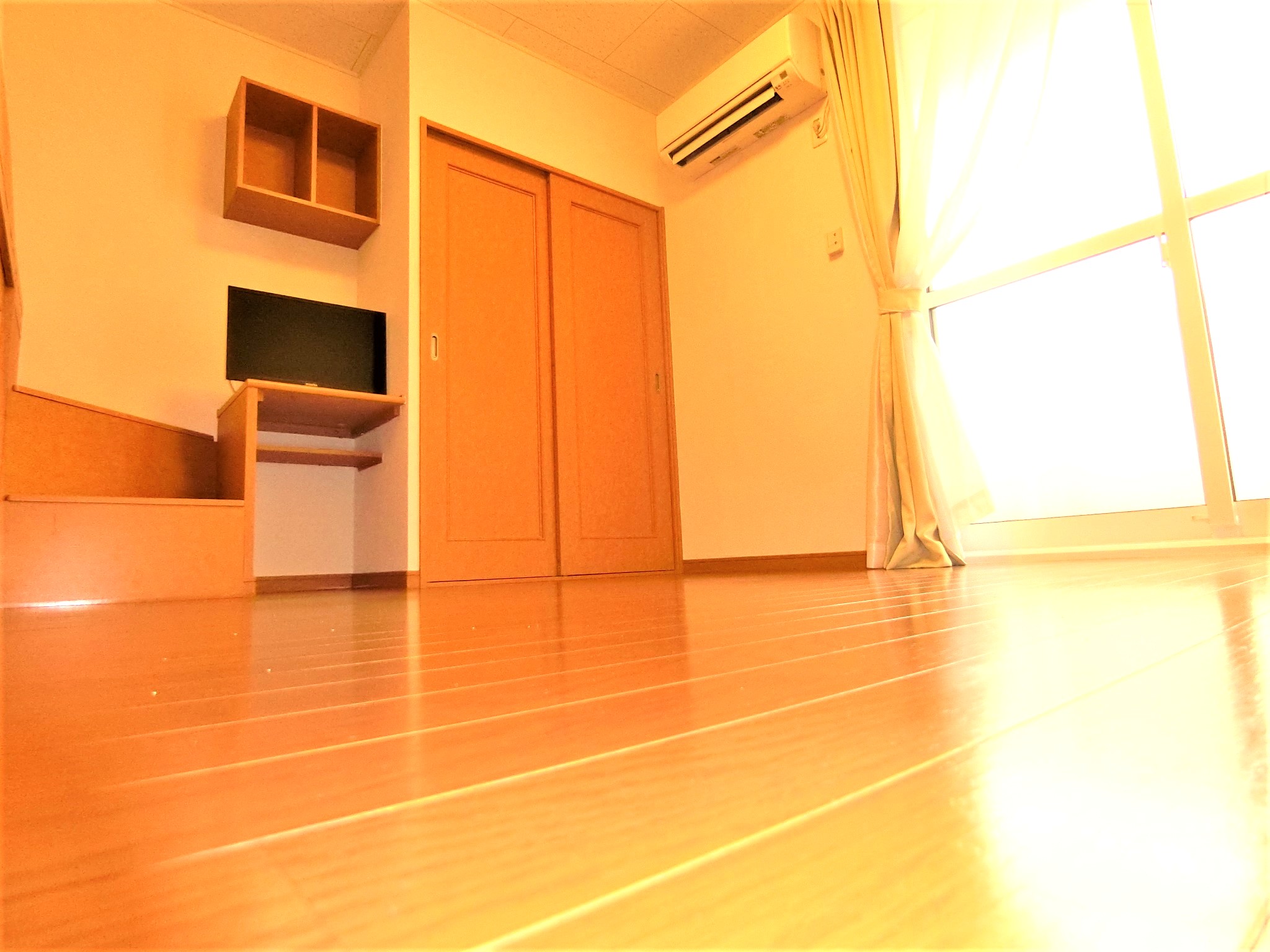 収納　クローゼット・テレビ・カーテン・エアコン・照明を完備です☆