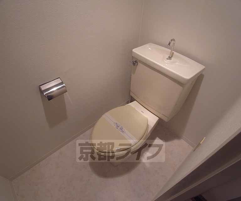 地下鉄烏丸線 烏丸御池駅 徒歩6分 5階建 築39年のトイレ写真