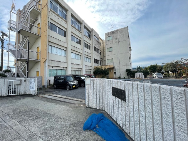 小学校　豊山町立新栄小学校（小学校）まで366m