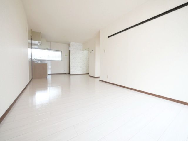 居室・リビング　★きれいなリビングフロアの様子★