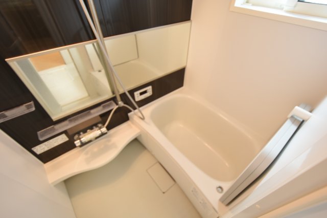 バス・シャワールーム　追炊き機能・浴室乾燥付きで便利☆