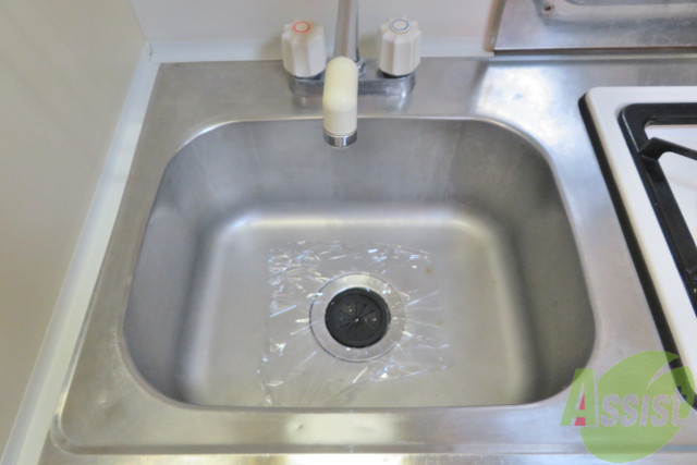 洗面設備　洗面はシンクですが、お湯も出るので便利ですよ。