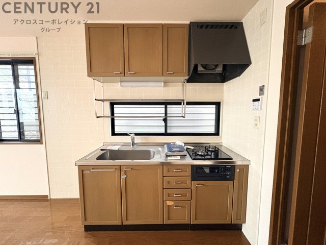 キッチン　窓付きキッチンで換気しやすくオススメです！