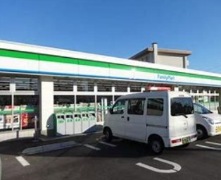 コンビニ　ファミリーマート 磯子滝頭三丁目店（コンビニ）まで368m