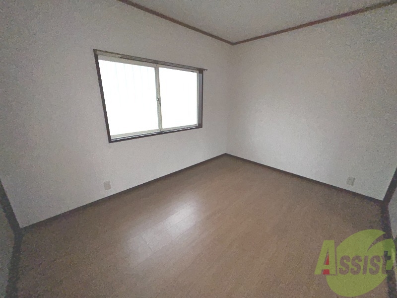 その他部屋・スペース　寝室はこちらの洋室をお使いください。広さは６帖です。