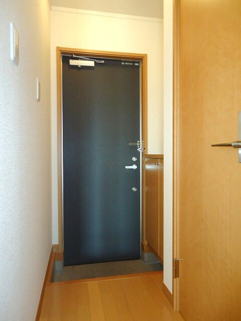 玄関　玄関です♪※左右対称の別部屋の写真です。