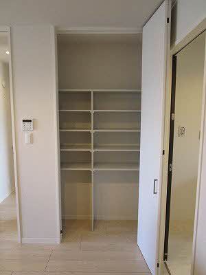 収納　キッチン横収納