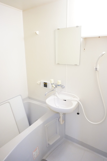 バス・シャワールーム　追焚付きのバスルームです