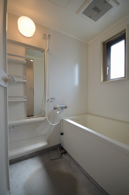 バス・シャワールーム　同物件、別号室