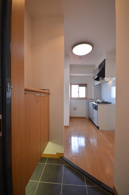 玄関　同物件、別号室