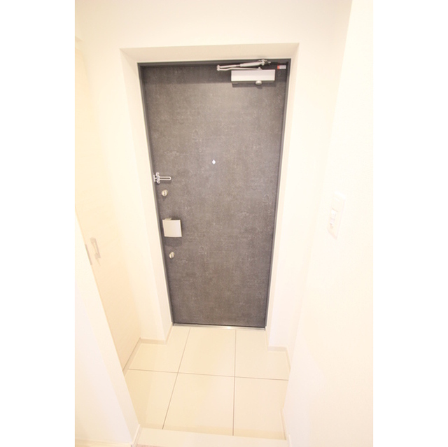 玄関　※別部屋の参考写真です。