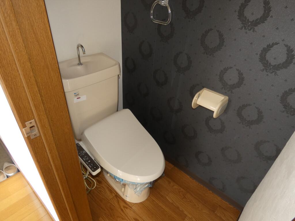 トイレ　（参考）他室の写真を使用しています。現況優先となります。