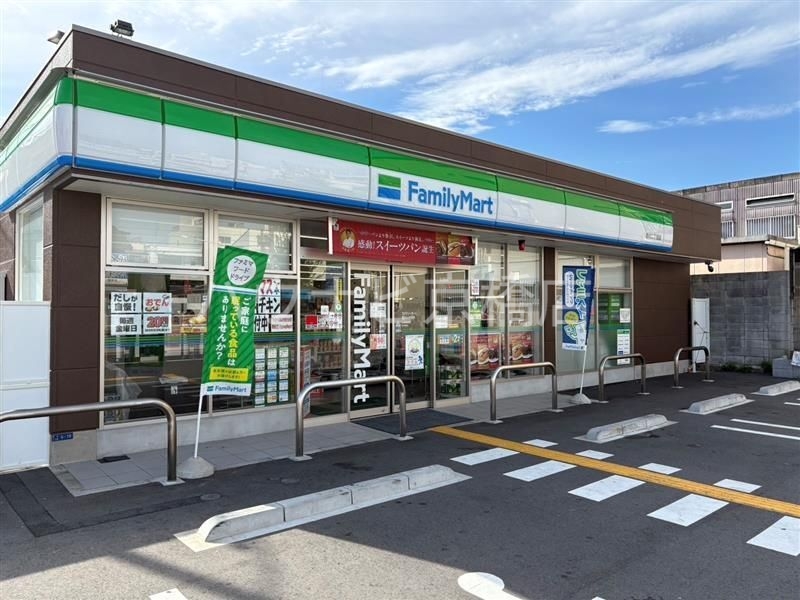 コンビニ　ファミリーマート赤川二丁目店（コンビニ）まで443m