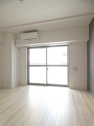 居室・リビング　※別部屋の参考写真です。