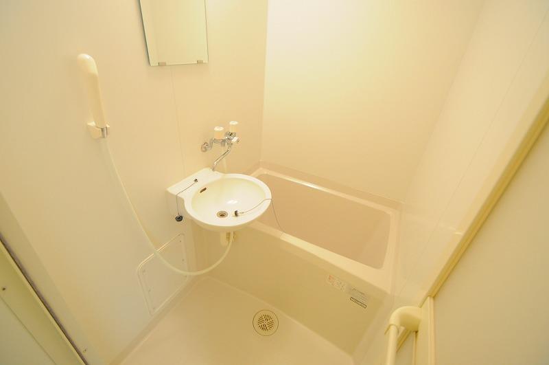 バス・シャワールーム　設備・仕様は号室により異なる為、現況を優先致します。