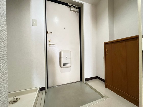 玄関　＊他号室の写真を利用