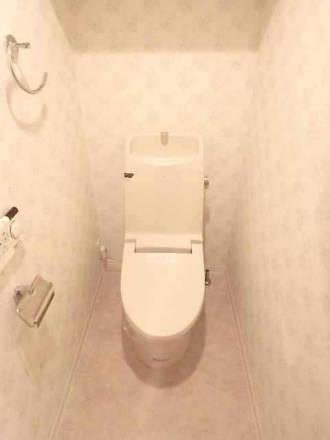 トイレ　温水洗浄便座