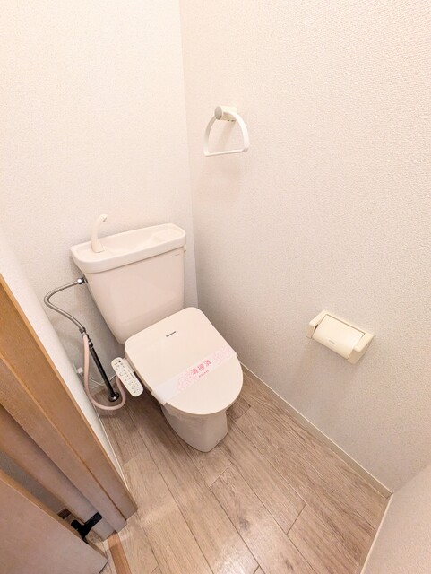 トイレ　★★トイレは嬉しい洗浄機能付き便座です♪★★