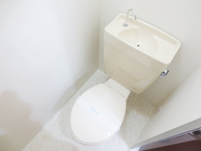 トイレ　別号室の参考写真です。